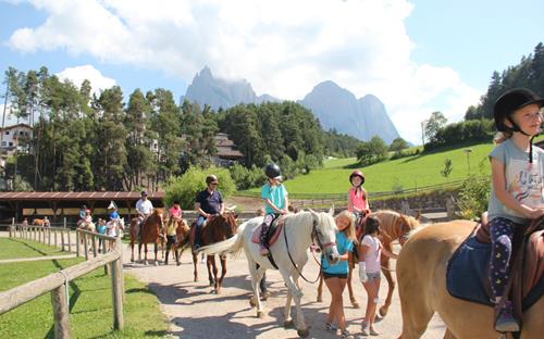 Horse riding around the Seiser Alm - Family holiday Dolomites
